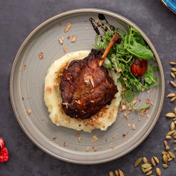 Copănel de porc rumenit cu piure de trufe